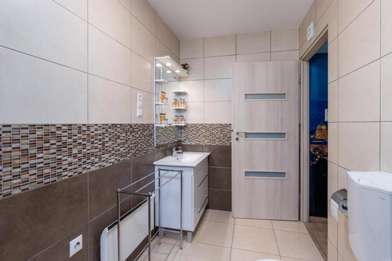 Fireworks Rakoczi - Free Parking - 3 Bedrooms - 2 Bathrooms Будапешт Екстер'єр фото